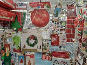 lot 1601 image: Assorted Christmas Dcor - Signs, Banners, Table Covers, Cut-outs