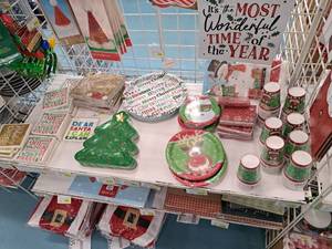 lot 1603 image: Assorted Christmas Supplies - Plates, Cups, Napkins