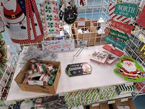 lot 1609 image: Assorted Christmas Dcor - Signs, Lights, Plates, Napkins