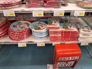 lot 1620 image: Assorted Holiday Plates and Napkins