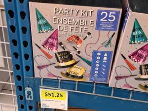 lot 1697 image: Lot of (1) 25-person New Years Eve Party Kit - Ensemble De Fete
