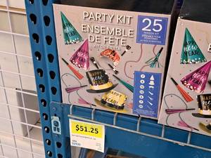 lot 1702 image: Lot of (1) 25-person New Years Eve Party Kit - Ensemble De Fete