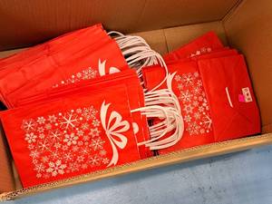 lot 1668 image: Lot of (1 Box) Holiday Gift Bags 4-34x8x10-14