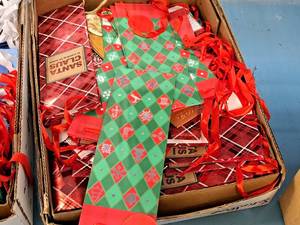 lot 1667 image: Lot of (1 Box) Assorted Holiday Bottle Gift Bags 3x4-34x14