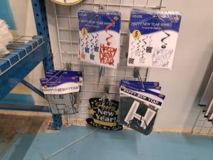 lot 1761 image: Assorted Happy New Year Party Dcor