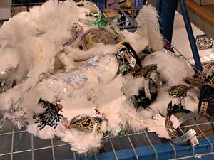 lot 1757 image: Lot of (100) Assorted Happy New Years Party Headbands