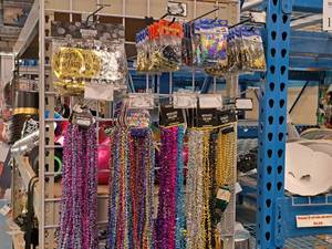 lot 1774 image: Assorted New Years Party Supplies