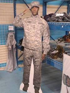 lot 1835 image: Cardboard Stand-up - Camo Soldier