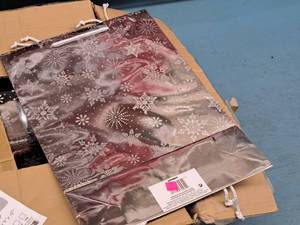 lot 1652 image: Lot of (85) Gift Bags 4x13x18