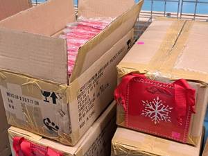 lot 1660 image: Lot of (10 Packs) Holiday Gift Bags 10-count ( 100 Total Items ) 3x6x6