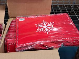 lot 1663 image: Lot of (10 Packs) Holiday Gift Bags 10-count ( 100 Total Items )