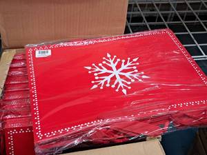 lot 1664 image: Lot of (10 Packs) Holiday Gift Bags 10-count ( 100 Total Items )