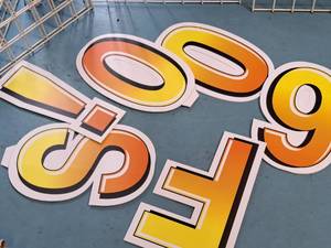 lot 1804 image: Lot of (1 Box) Assorted Letters w Ground Stakes