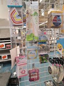lot 1811 image: Assorted Party Decorations and Accessories