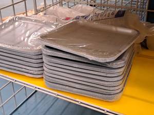 lot 1817 image: Lot of (17 Packs) Plates 18-count ( 306 Total Items ) 9x9