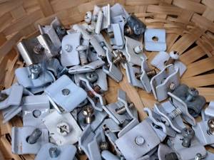lot 550 image: Lot of (100) Grid Panel Clips