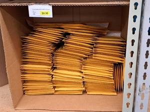 lot 566 image: Lot of (100) Bubble Mailers 5x9