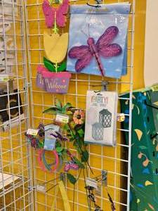 lot 1869 image: Assorted Home Dcor and Party Accessories - Wall Dcor Signs, Headbands, Paper Lanterns