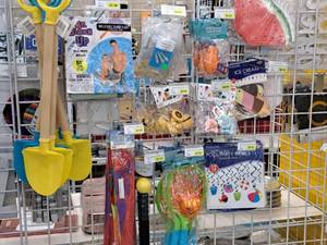 lot 1870 image: Assorted Party Decorations and Kids Toys