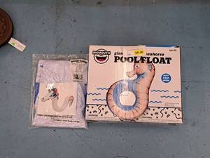lot 1875 image: Lot of (2) Inflatable Pool Floats - Unicorn, Sea Horse