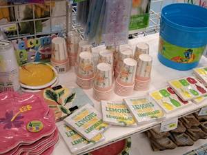 lot 1880 image: Assorted Party Plates, Cups, Napkins, Pails