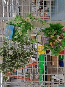 lot 1884 image: Assorted Garland Arrangements