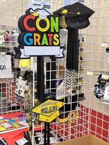 lot 1907 image: Assorted Graduation Party Yard Signs