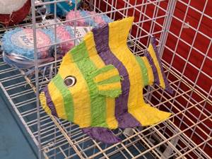 lot 1933 image: Party Pinata - Fish