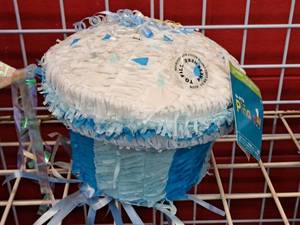 lot 1936 image: Party Pinata - Cupcake 1st