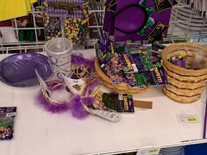 lot 1968 image: Assorted Mardi Gras Party Supplies