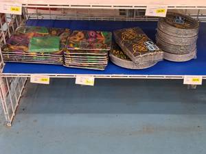 lot 1969 image: Assorted Mardi Gras Party Supplies - Plates and Napkins