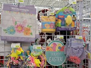 lot 1988 image: Assorted Easter Party Dcor and Headbands