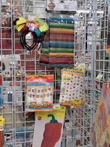 lot 2003 image: Assorted Fiesta Dcor