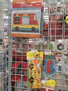 lot 2003A image: Food Truck Dcor