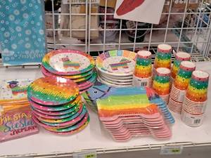 lot 2005 image: Assorted Fiesta Plates, Cups, Napkins