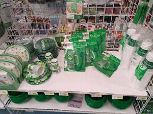 lot 2009 image: Assorted St. Patricks Day Party Supplies - Plates, Cups