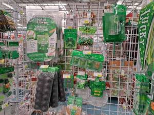 lot 2007 image: Assorted St. Patricks Day Party Supplies