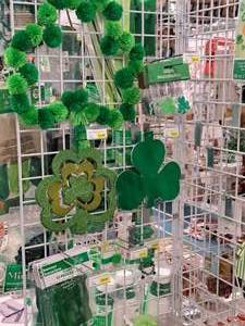 lot 2011 image: Assorted St. Patricks Day Dcor