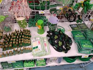 lot 2014 image: Assorted St. Patricks Day Party Supplies