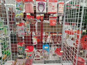 lot 2017 image: Assorted Valentines Day Party Supplies