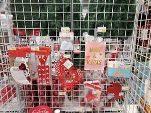 lot 2020 image: Assorted Valentines Day Party Supplies