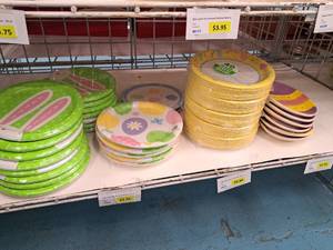 lot 1987 image: Assorted Easter Plates and Napkins