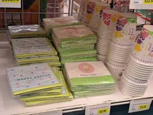 lot 2001 image: Assorted Easter Napkins and Cups