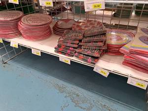 lot 2019 image: Assorted Valentines Day Party Plates and Napkins