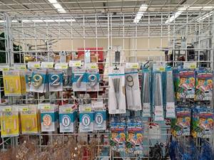 lot 2027 image: Assorted Birthday Candles