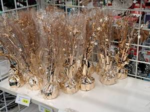 lot 2028 image: Lot of (22) Gold Tinsel Centerpieces