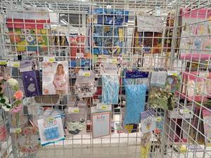 lot 2061 image: Assorted Baby Party Dcor and Accessories
