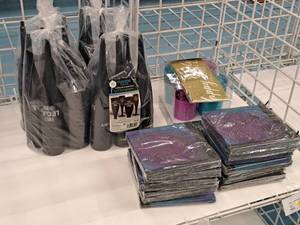 lot 2056 image: Assorted 21st Birthday Party Supplies