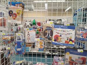 lot 2074 image: Assorted Kids Party Supplies