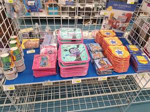 lot 2075 image: Assorted Kids Party Supplies - Plates, Cups, Napkins